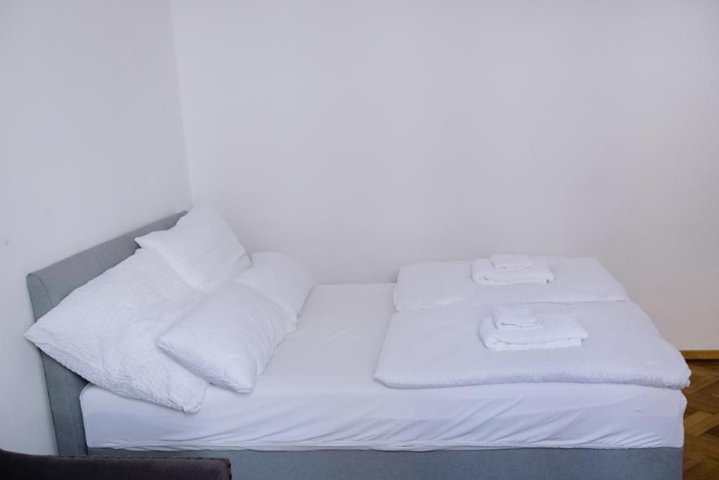 ☆ Bulevard Apartments ☆ Arad Kültér fotó