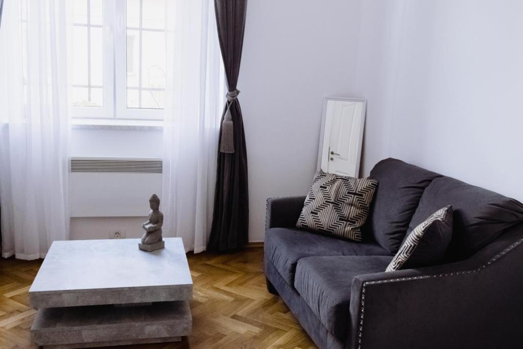 ☆ Bulevard Apartments ☆ Arad Kültér fotó